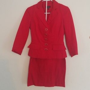 5-button red collar skirt suit